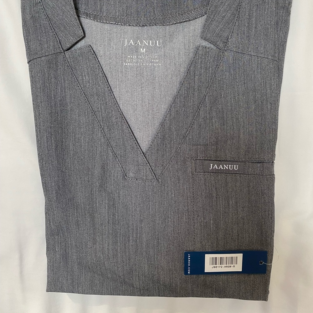 NWT Jaanuu Woman’s 5 -pocket Classic Scrub Jogger Jaanuu Charcoal V-Neck Scrub